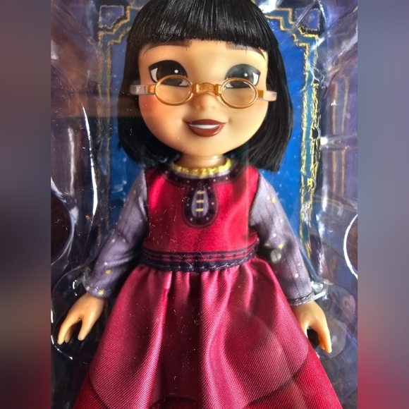 2023 Disney WISH Character Dahlia New in Package - Picture 2 of 3